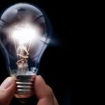 Criação de interfaces intuitivas e adaptáveis para dispositivos móveis.