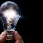Criação de interfaces intuitivas e adaptáveis para dispositivos móveis.